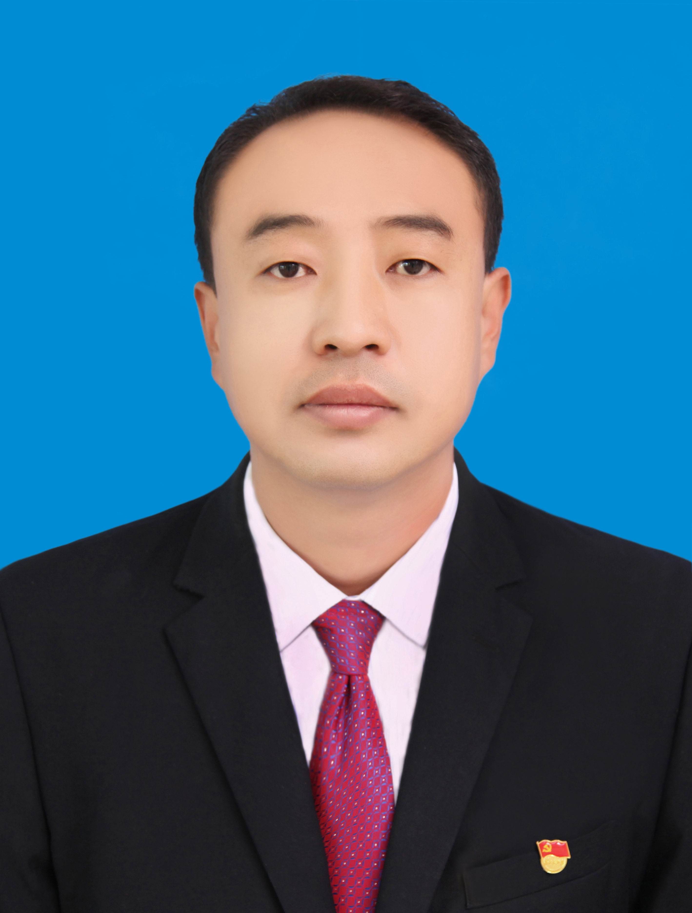 白雪峰 图克镇党委书记                入党时间：2002年12月30日      联系电话：14747966333.JPG