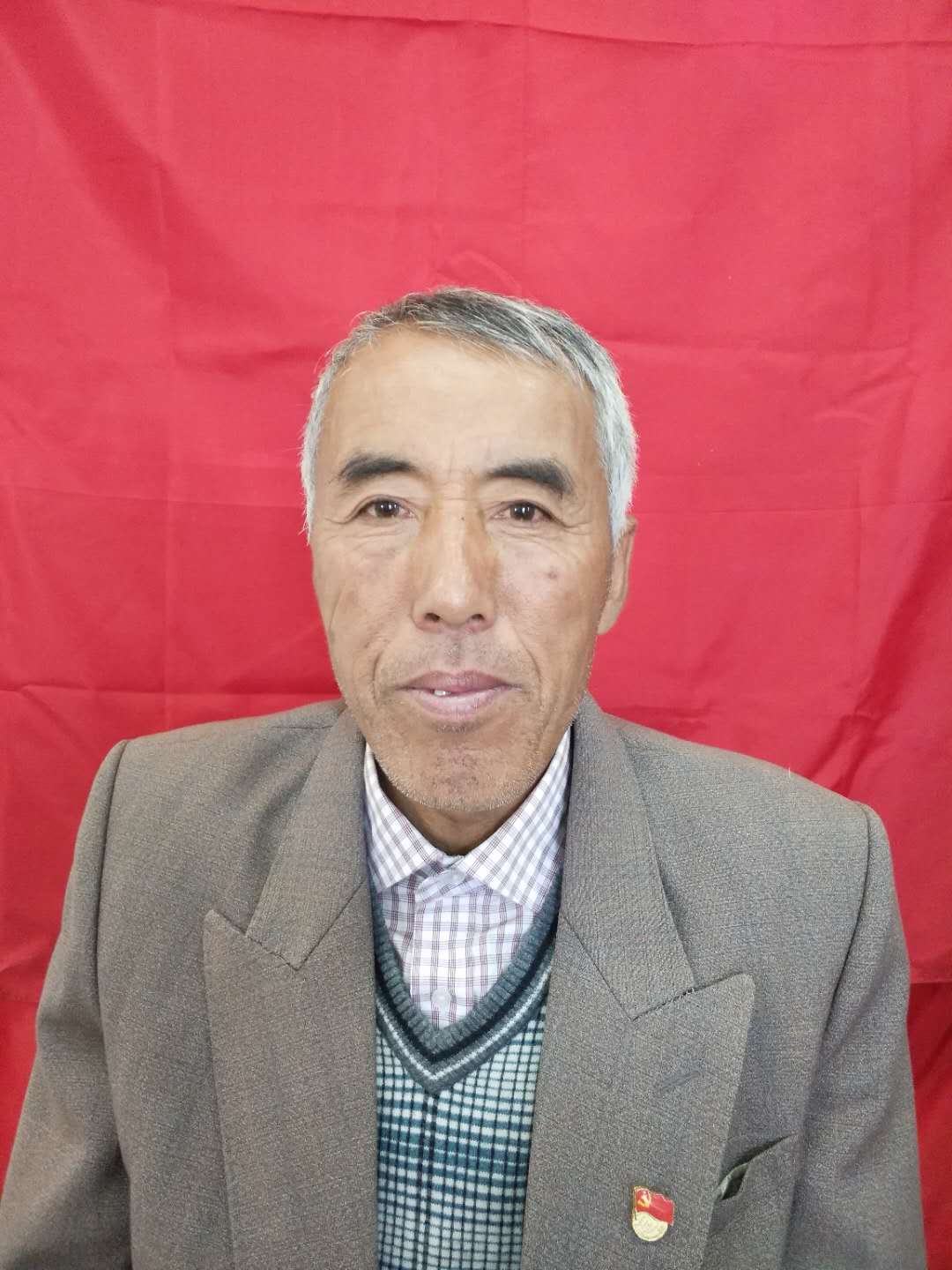 刘汉元红底.jpg